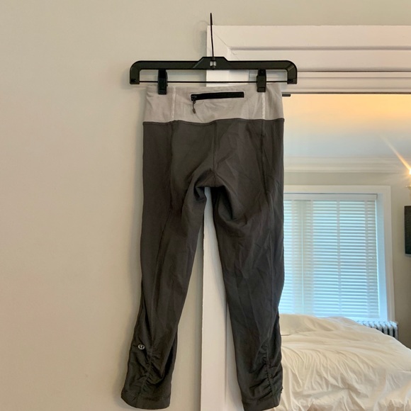 Lululemon Gray Cropped Legging - Picture 3 of 6